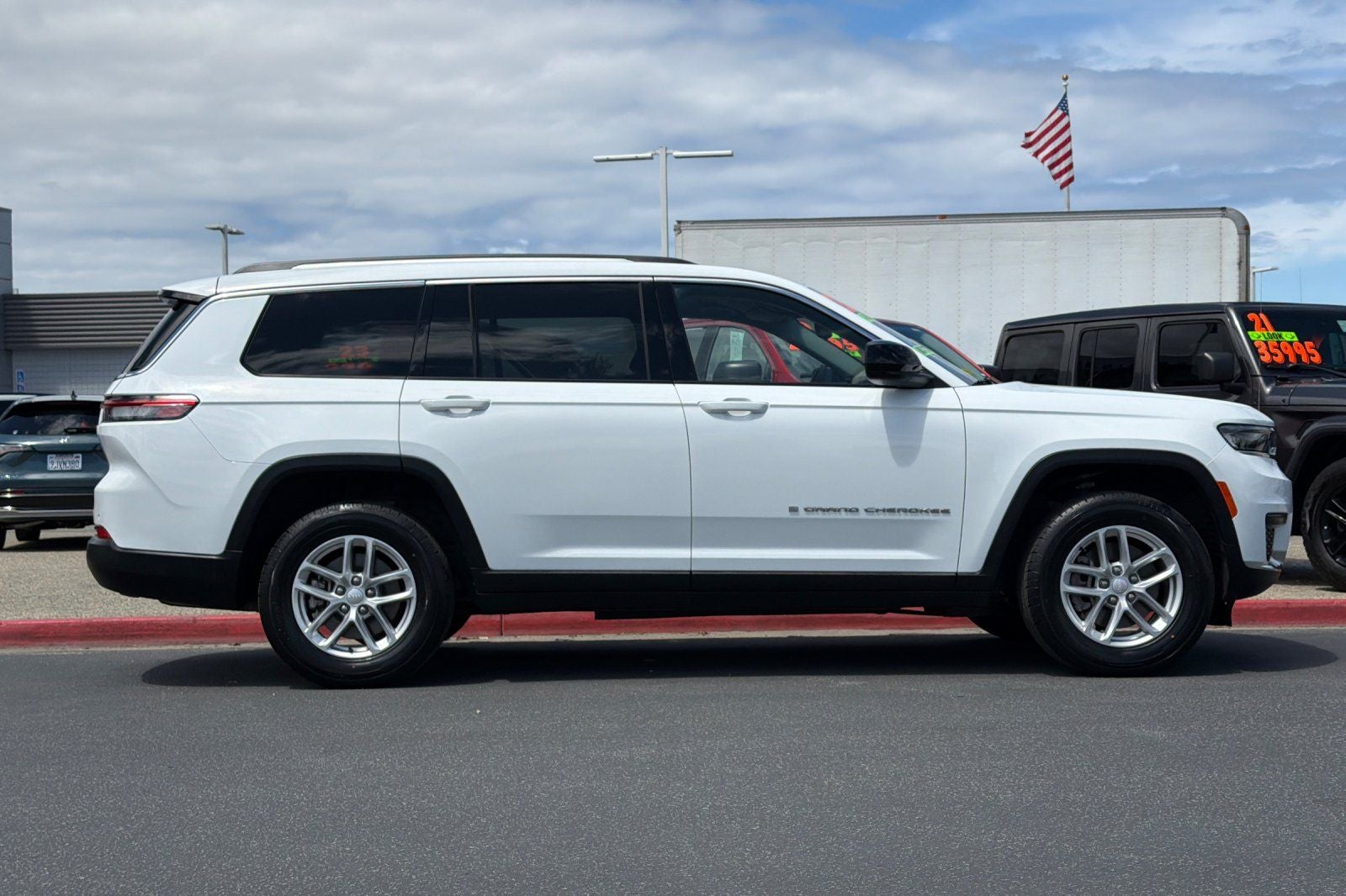 2023 Jeep Grand Cherokee L Laredo