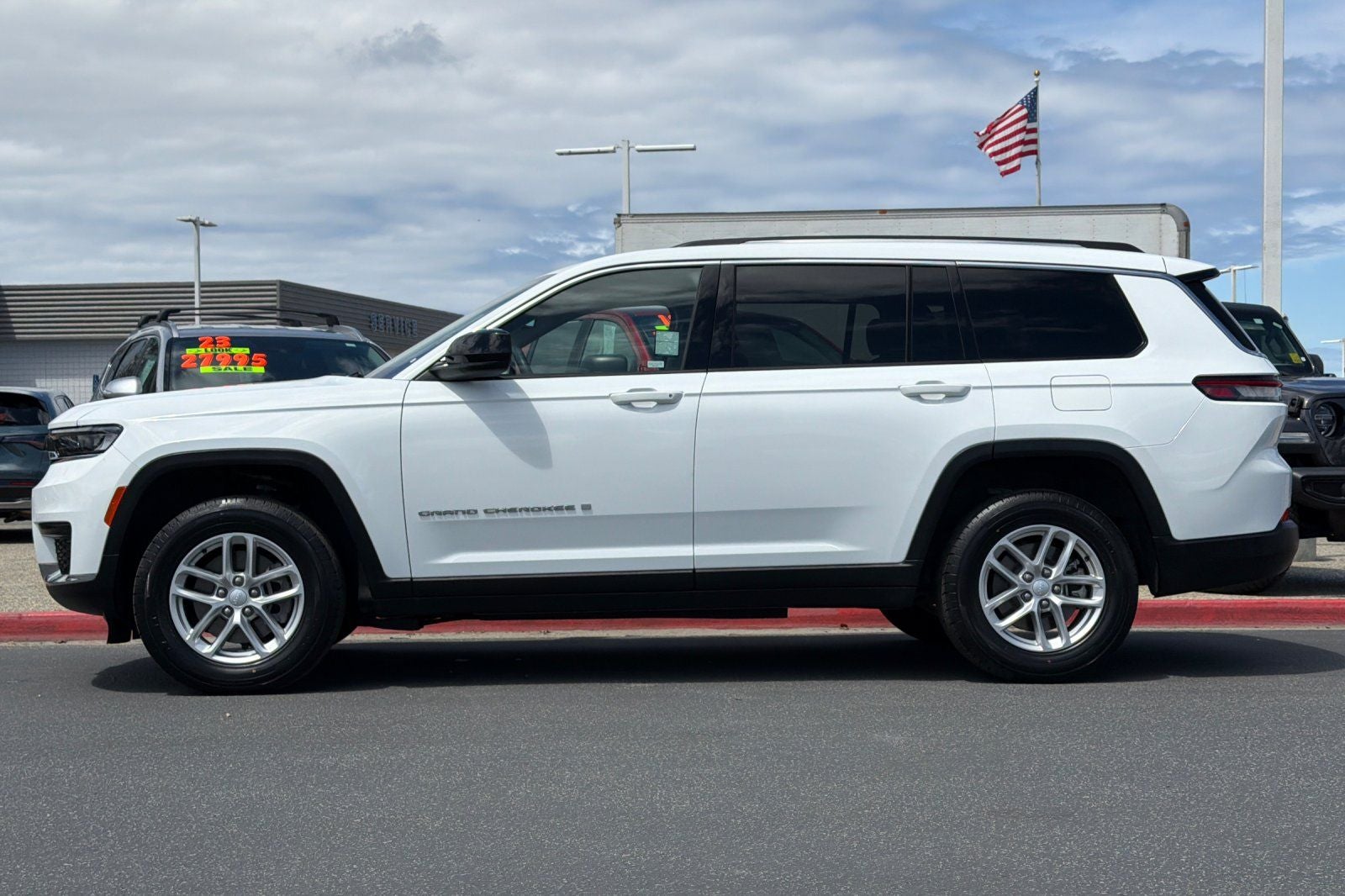 2023 Jeep Grand Cherokee L Laredo