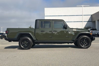 2022 Jeep Gladiator Sport