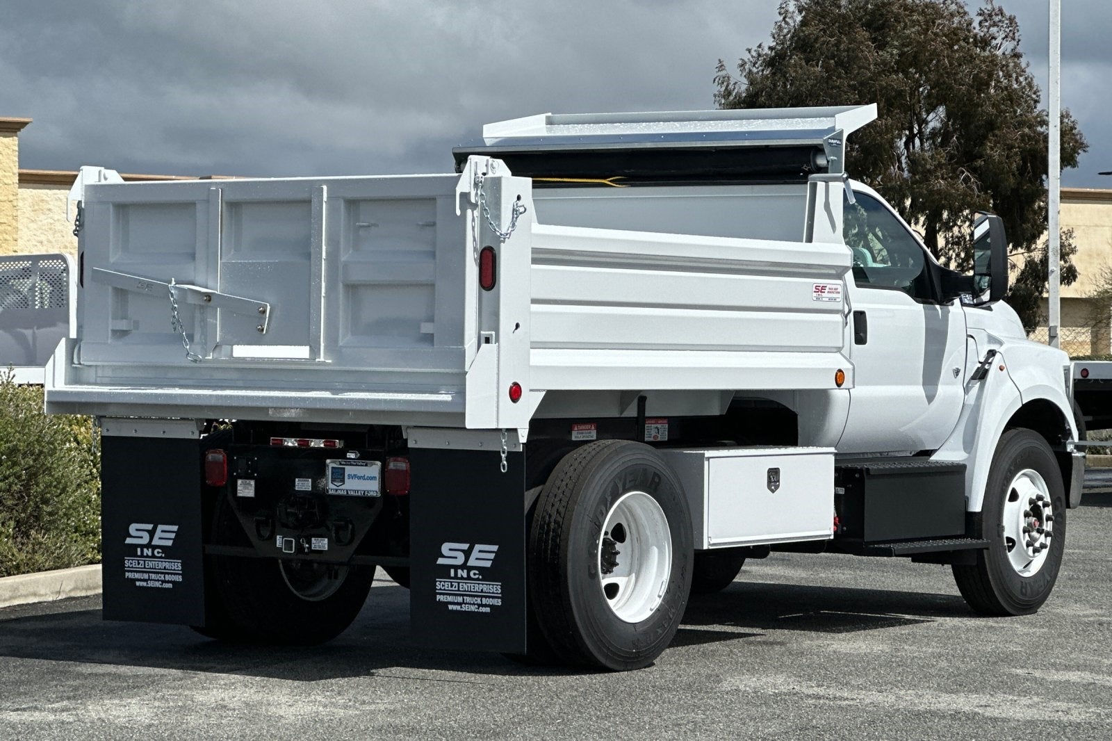 2025 Ford F-650 5/7yd Dump