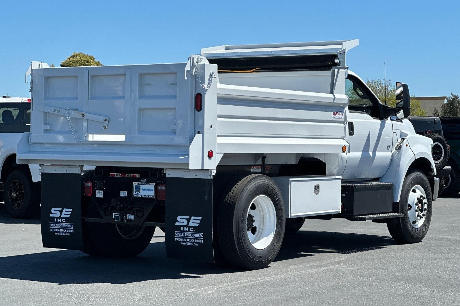 2025 Ford F-650SD DUMP