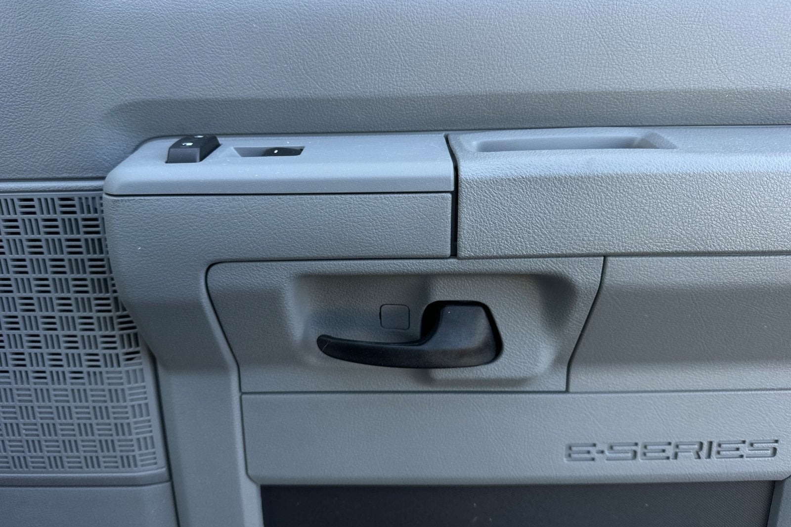 2025 Ford E-350SD Base Cutaway