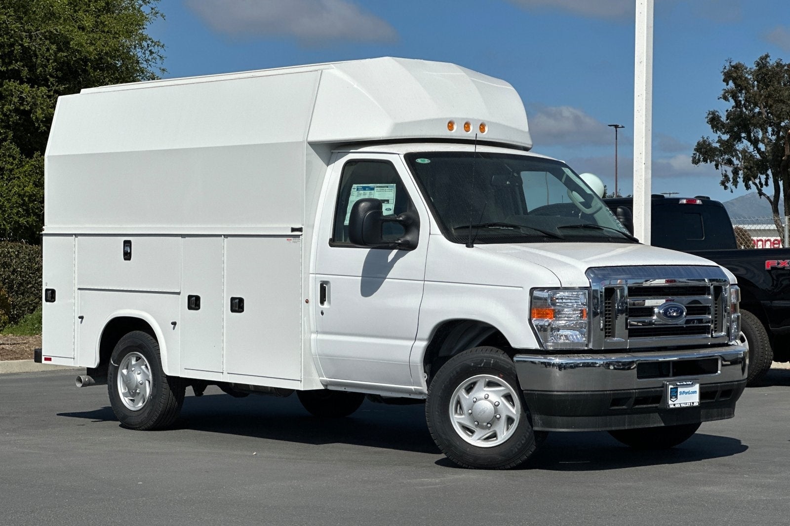 2025 Ford E-350SD Base Cutaway