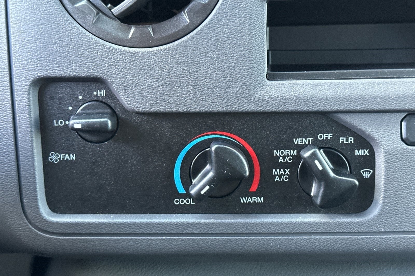 2025 Ford E-350SD Base Cutaway