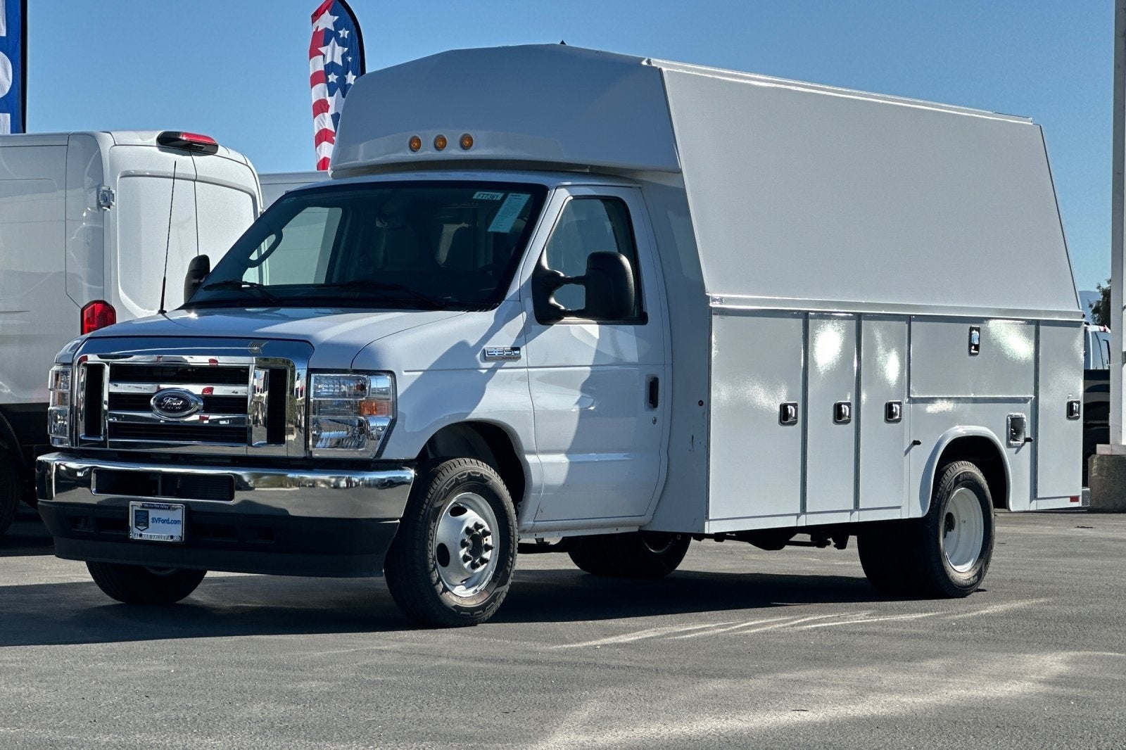 2025 Ford E-350SD Base Cutaway