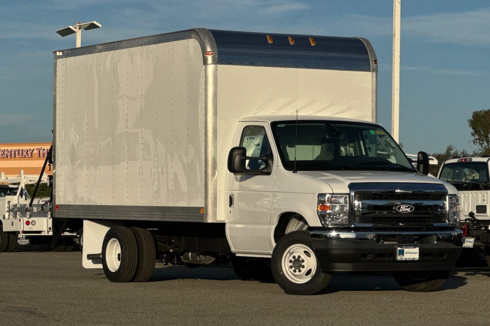 2026 Ford E-450SD Base DRW