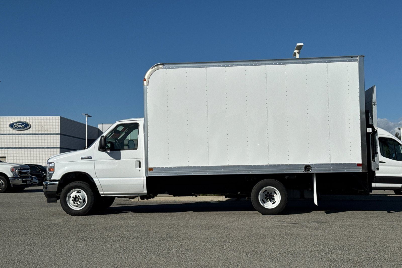2026 Ford E-450SD Base DRW