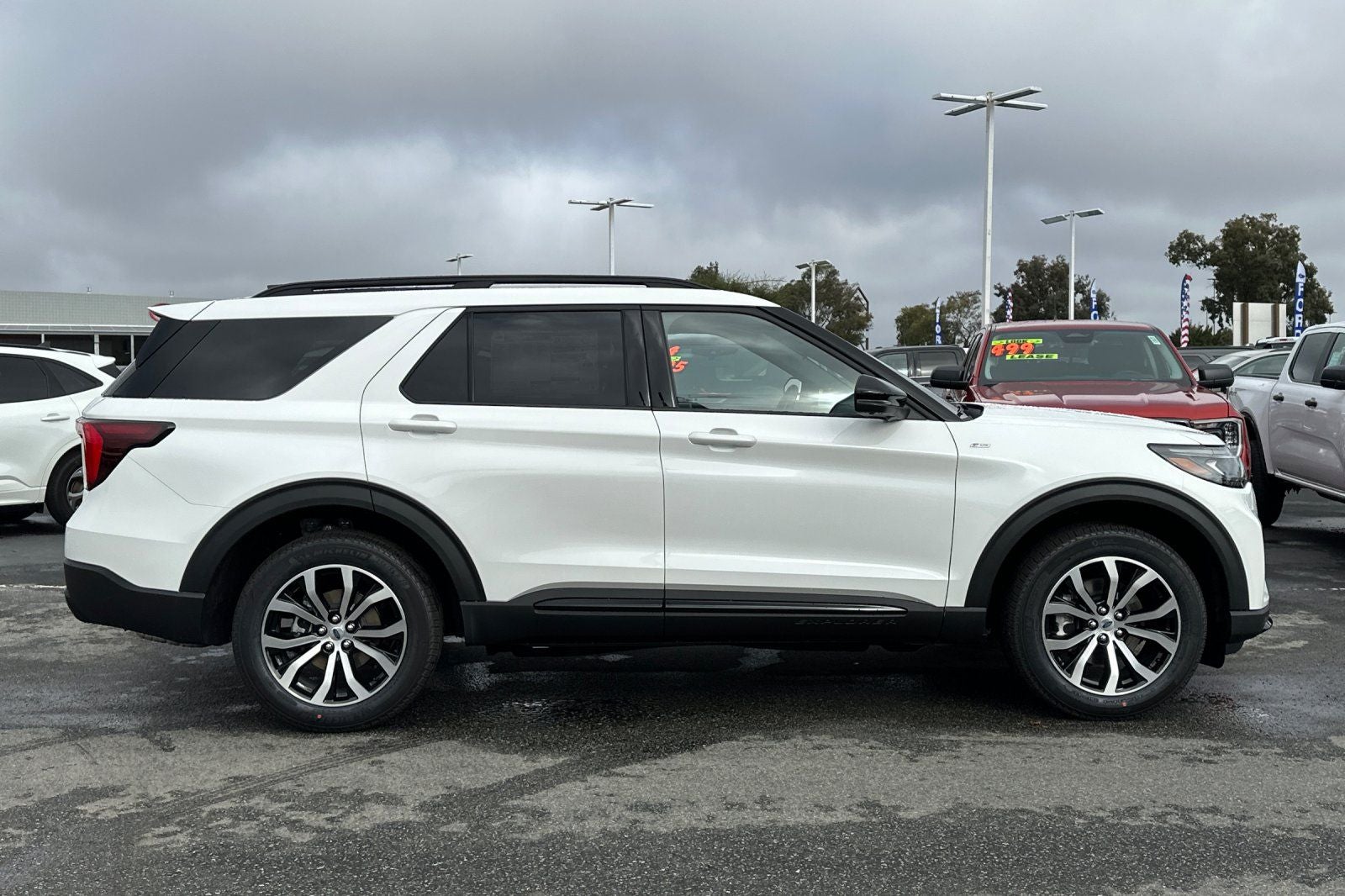 2025 Ford Explorer ST-Line
