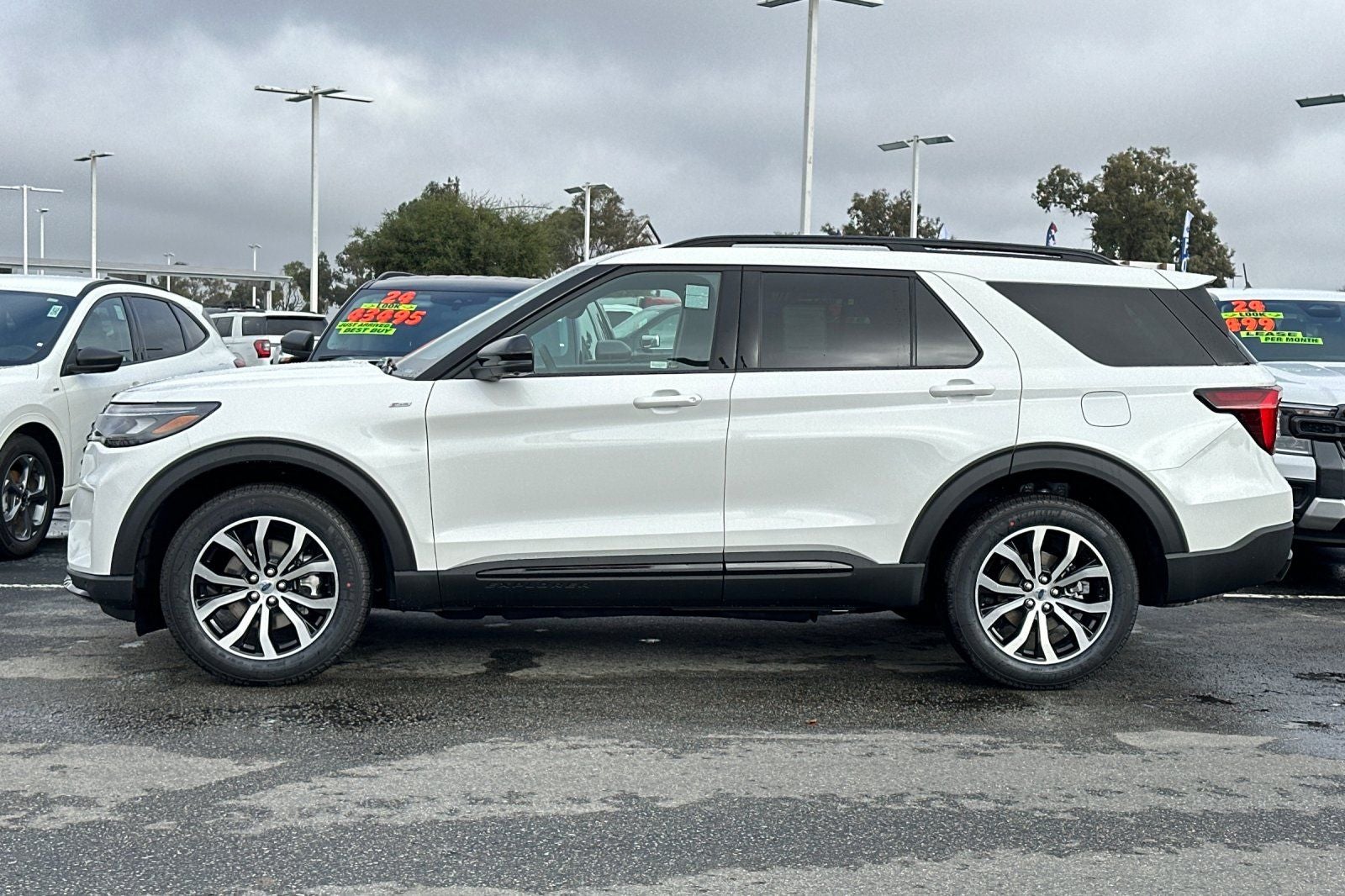 2025 Ford Explorer ST-Line