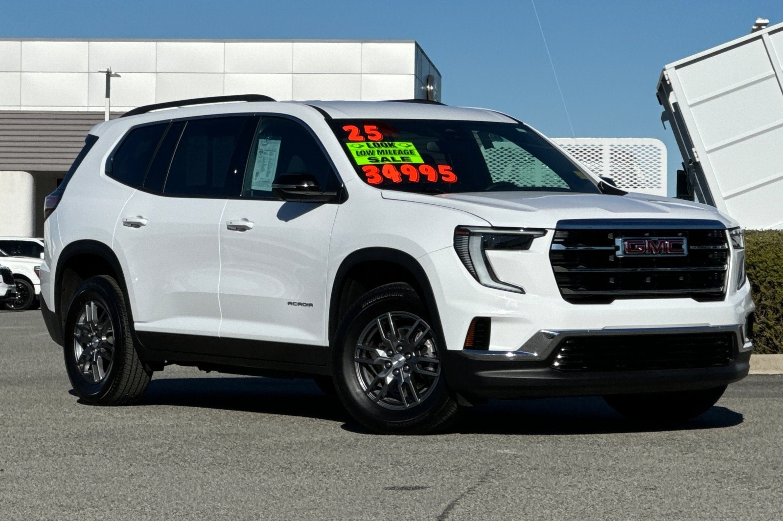 2025 GMC Acadia Elevation