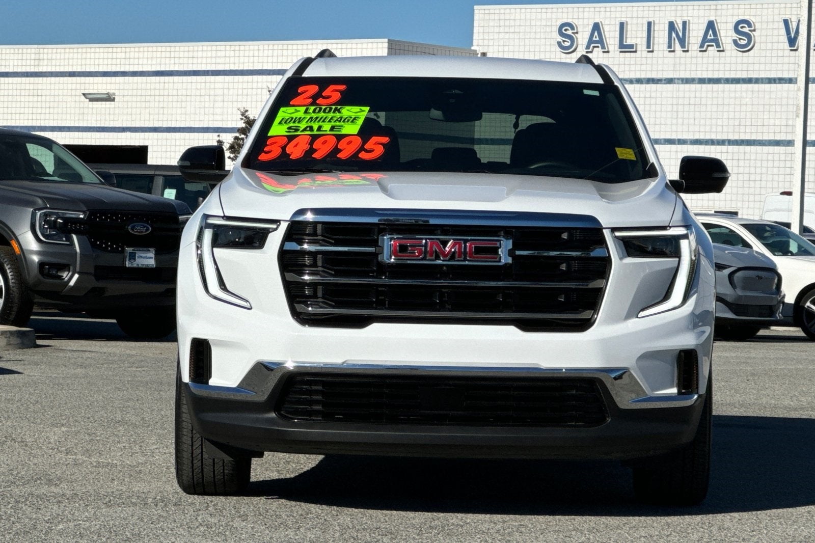 2025 GMC Acadia Elevation