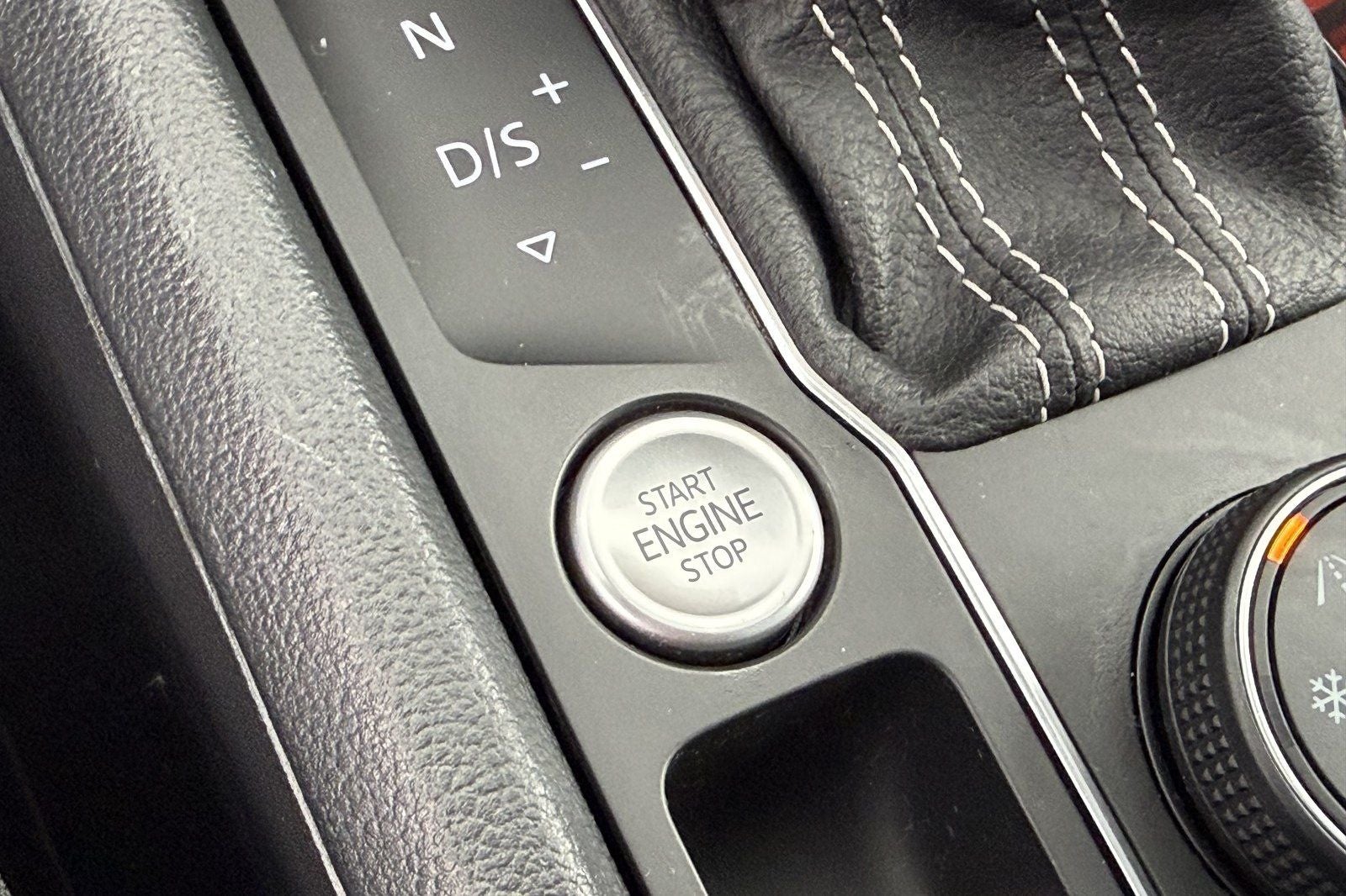 2022 Volkswagen Atlas 3.6L V6 SEL Premium R-Line