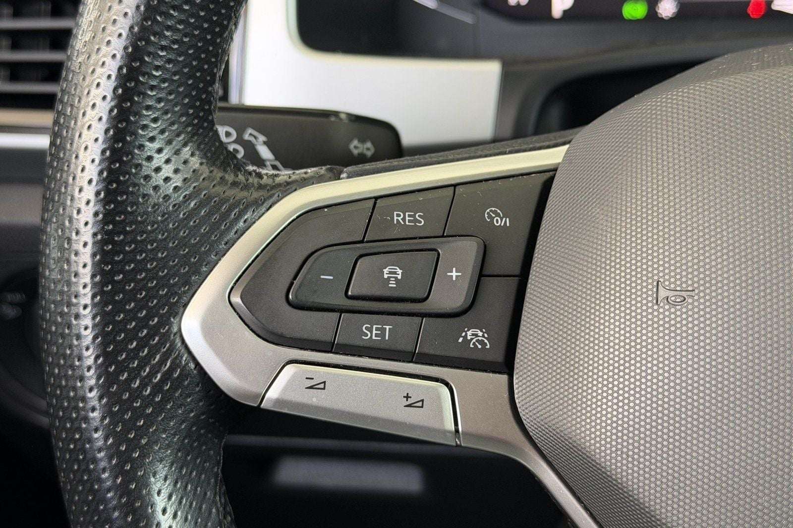 2022 Volkswagen Atlas 3.6L V6 SEL Premium R-Line