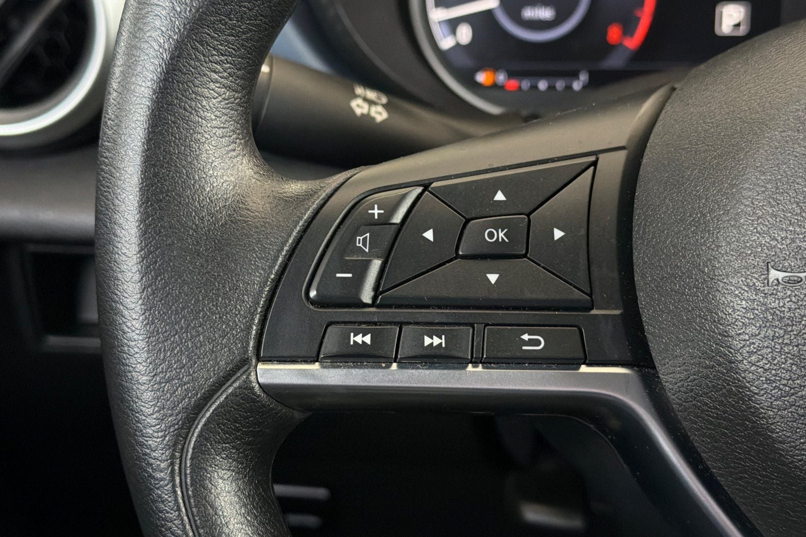 2024 Nissan Versa 1.6 SV