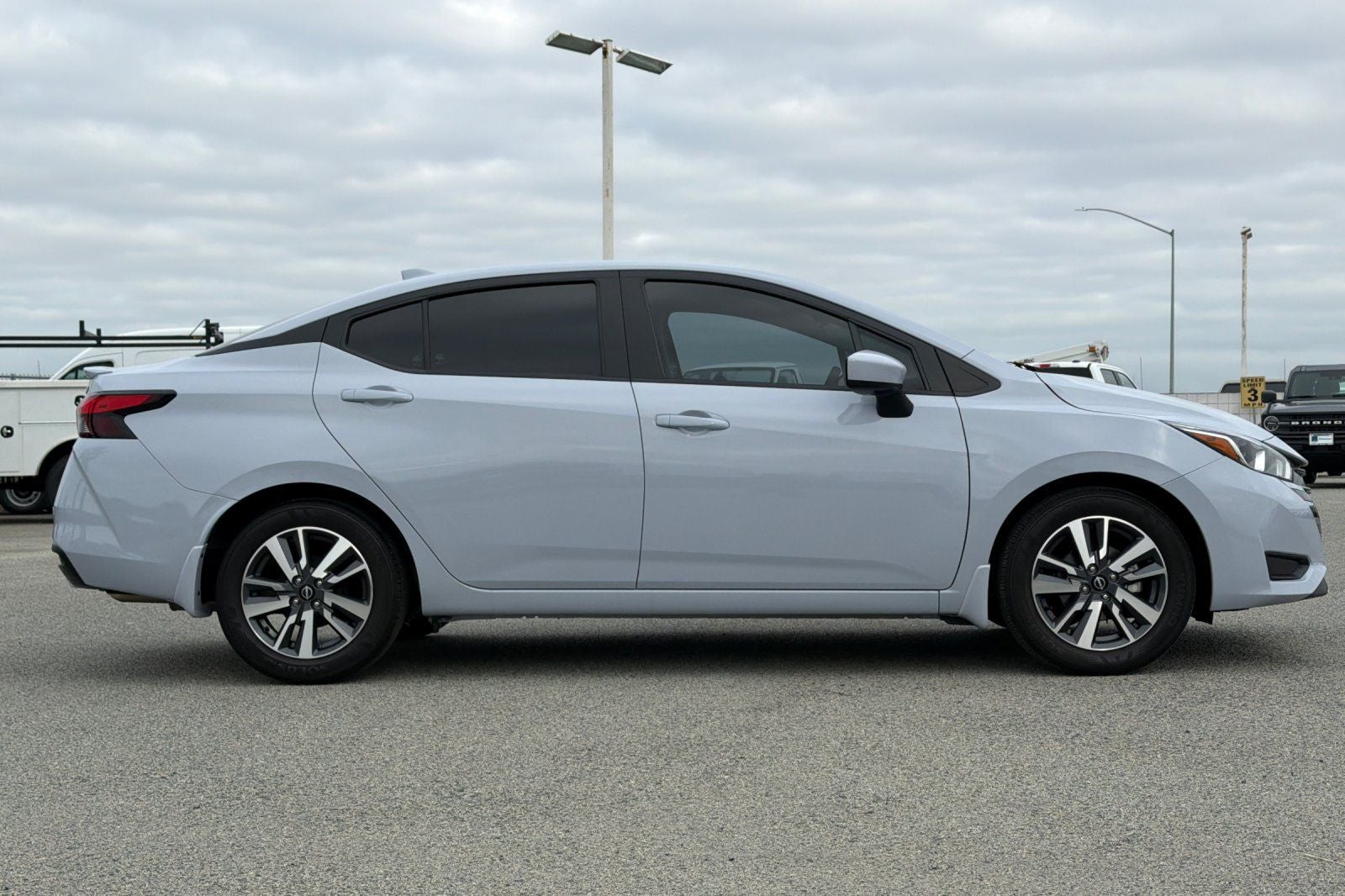 2024 Nissan Versa 1.6 SV
