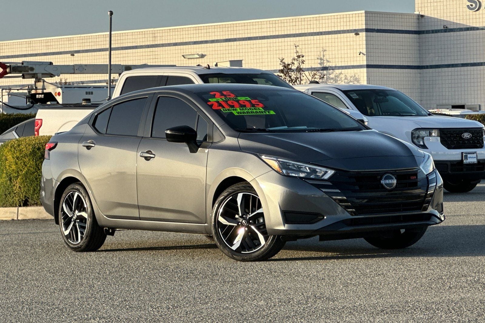 2025 Nissan Versa 1.6 SR