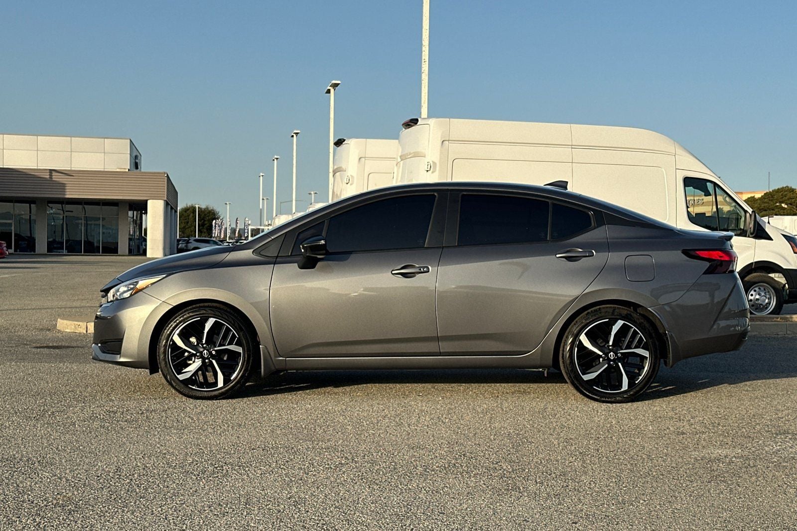 2025 Nissan Versa 1.6 SR