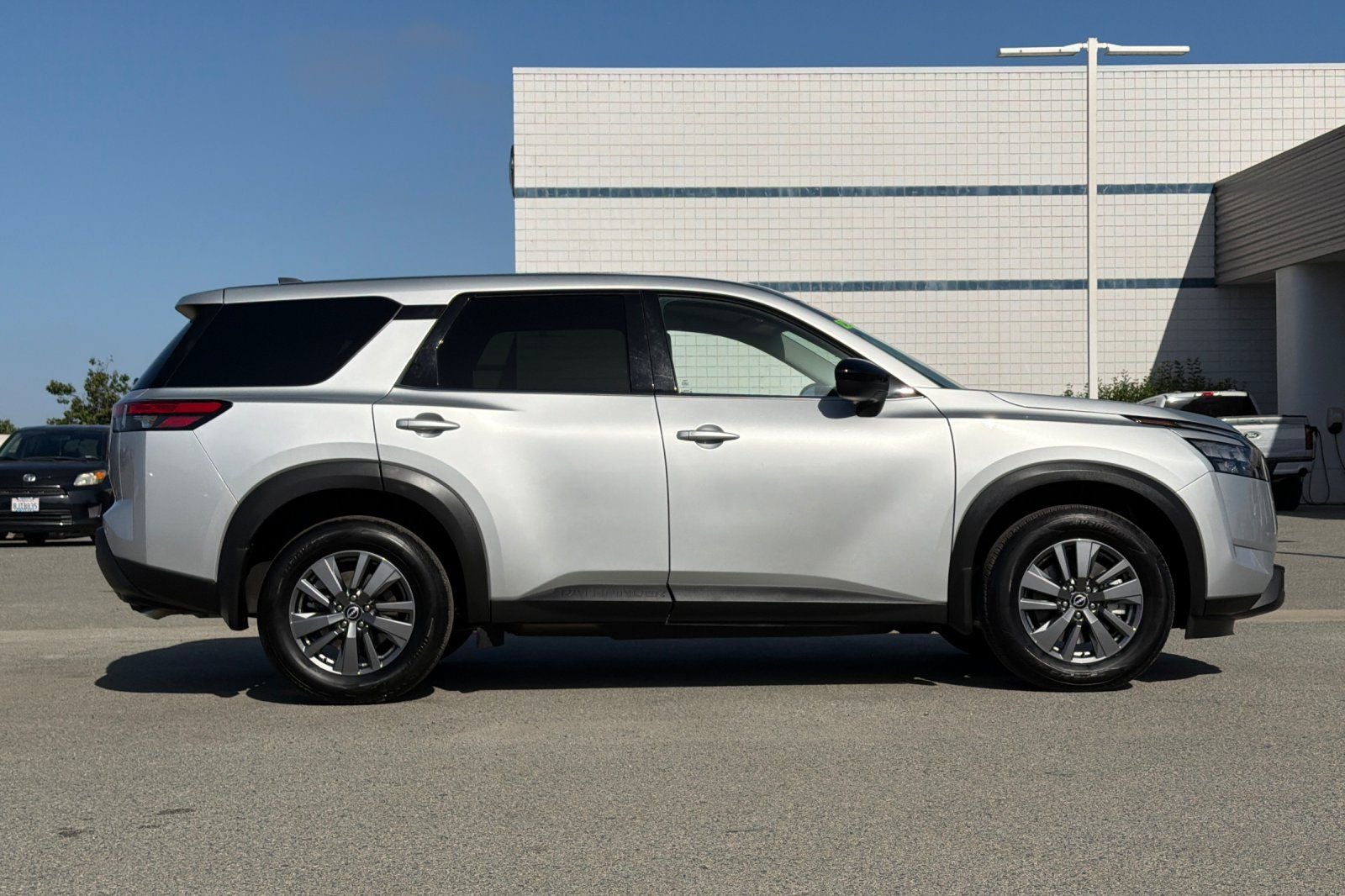 2025 Nissan Pathfinder S
