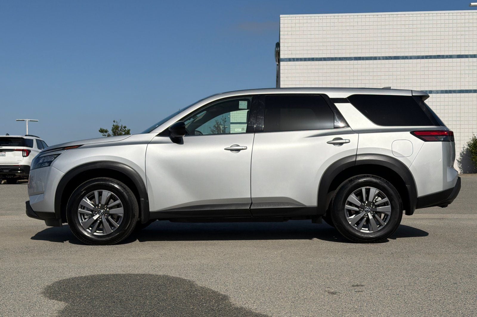 2025 Nissan Pathfinder S
