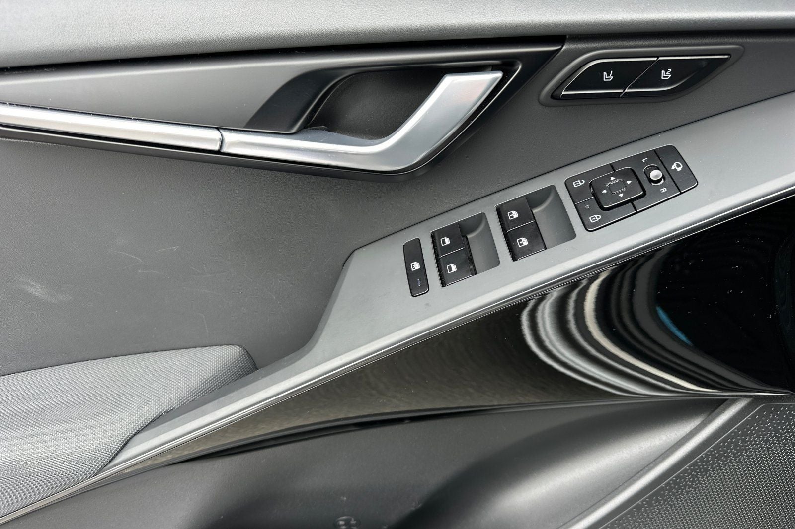 2023 Kia Niro SX