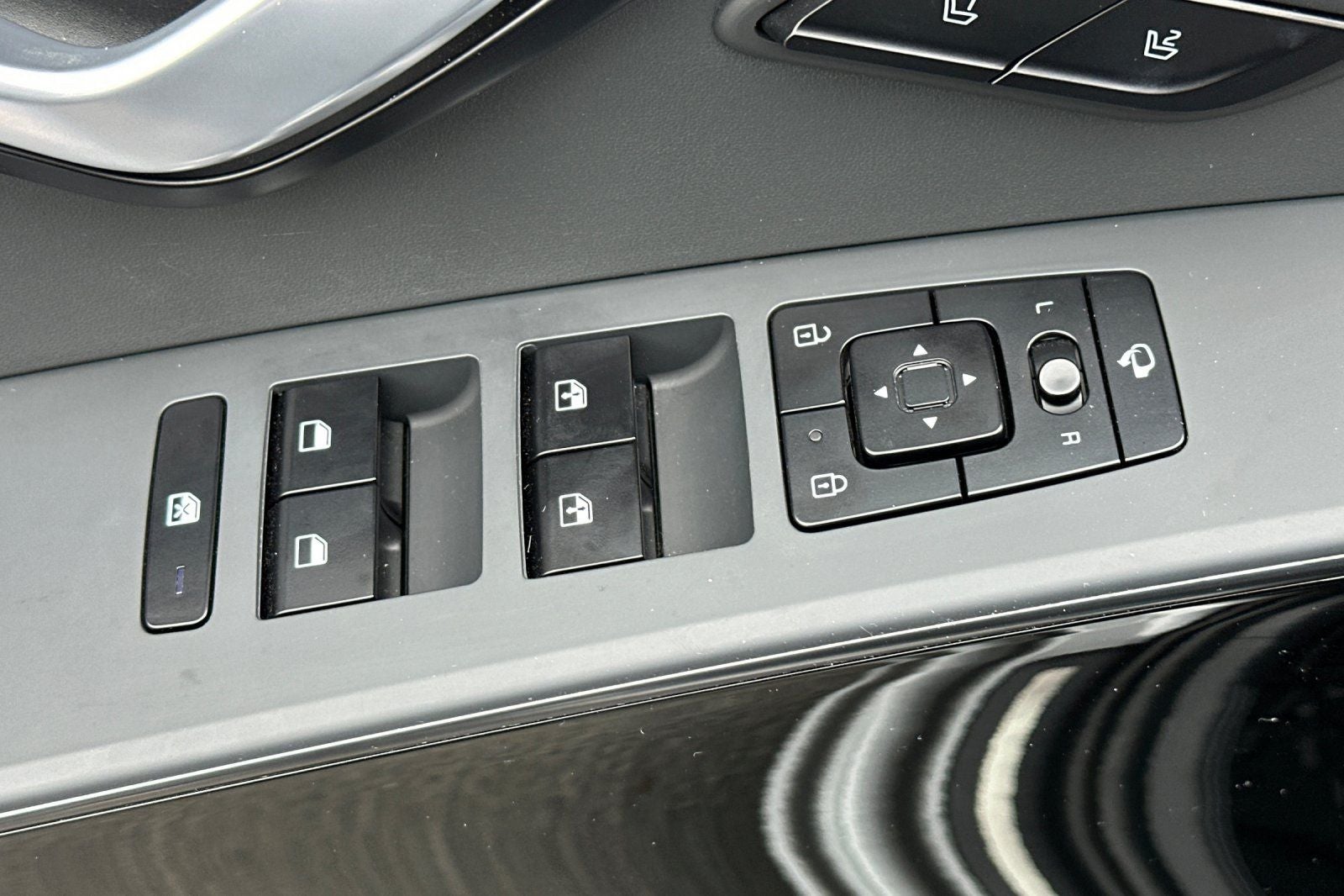 2023 Kia Niro SX