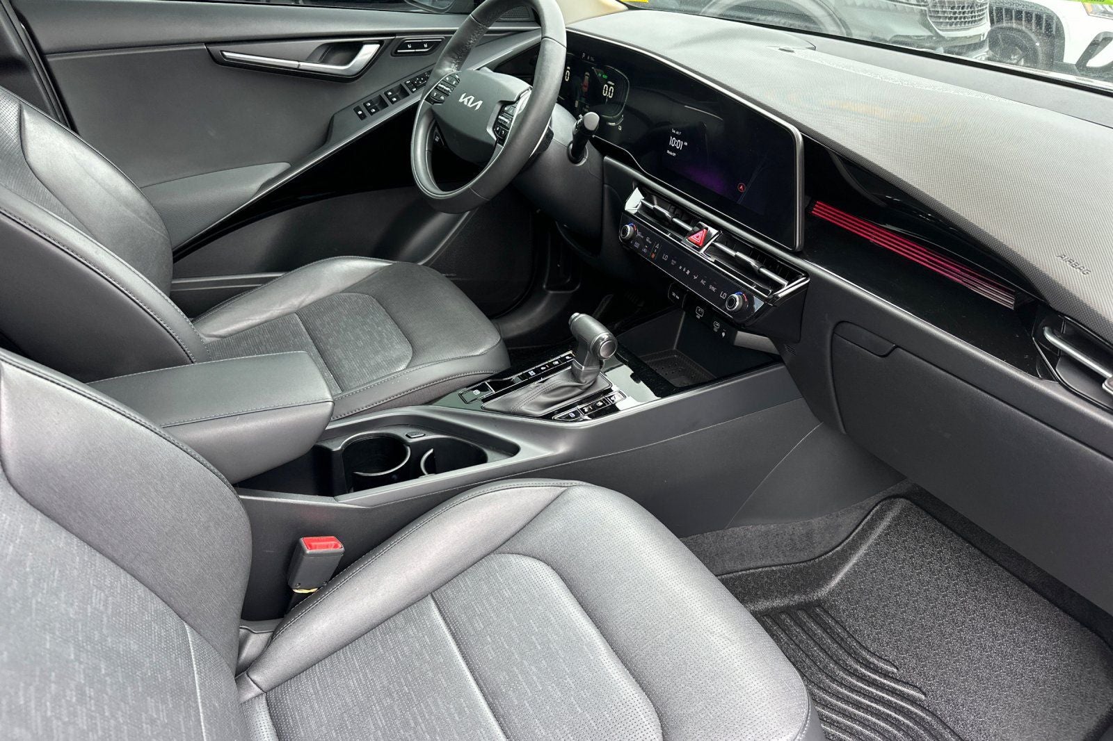 2023 Kia Niro SX