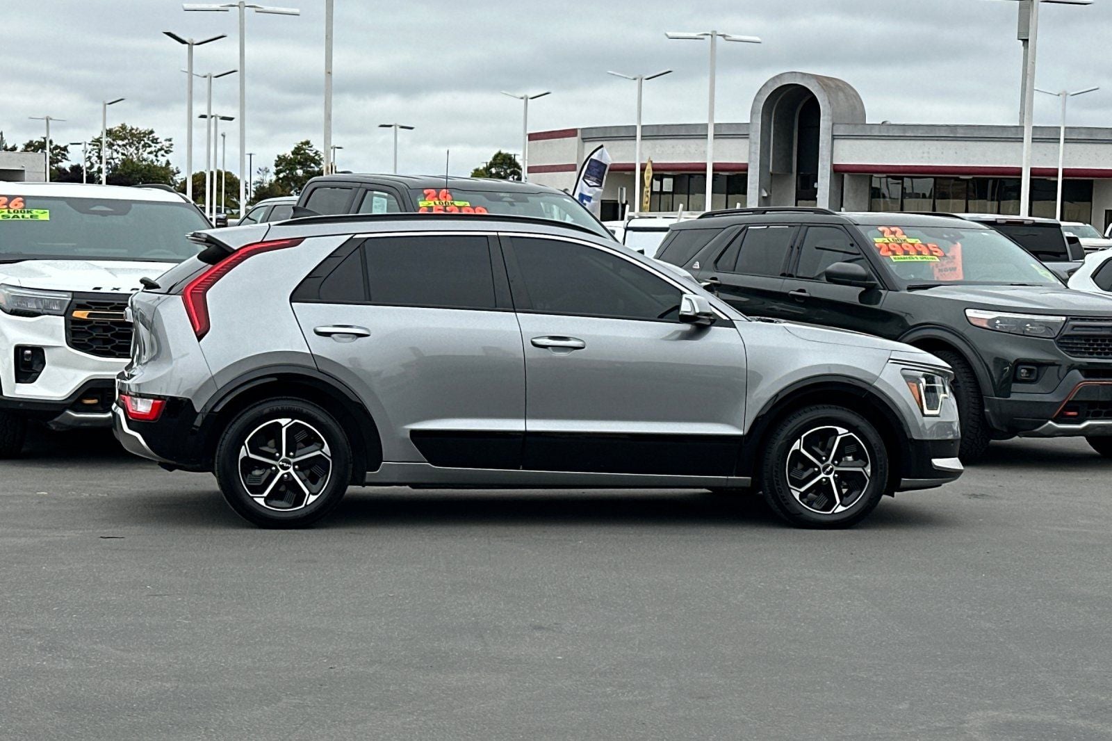 2023 Kia Niro SX
